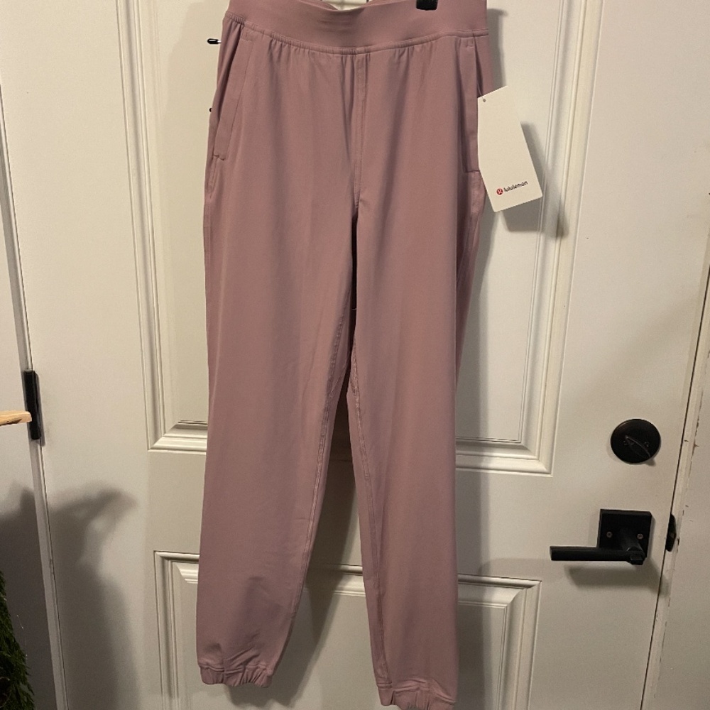 ADAPTED STATE HIGH-RISE JOGGER REGULAR